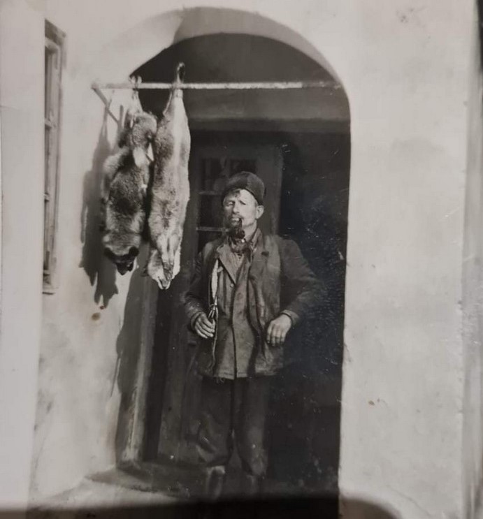 KAKO SU SE NEKAD RAUBŠICANJEM PREHRANJIVALI Josip Siladi prisjeća se svog oca Stjepana Siladija – lovca i krivolovca KAKO SU SE NEKAD RAUBŠICANJEM PREHRANJIVALI Josip Siladi prisjeća se svog oca Stjepana Siladija – lovca i krivolovca