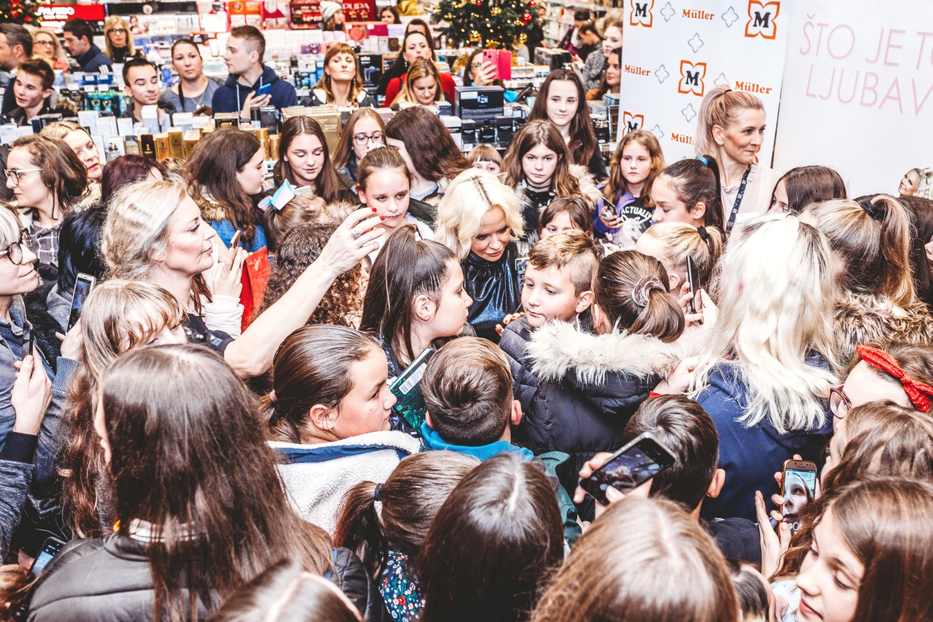 Maju Šuput u Galeriji Sjever dočekali brojni obožavatelji