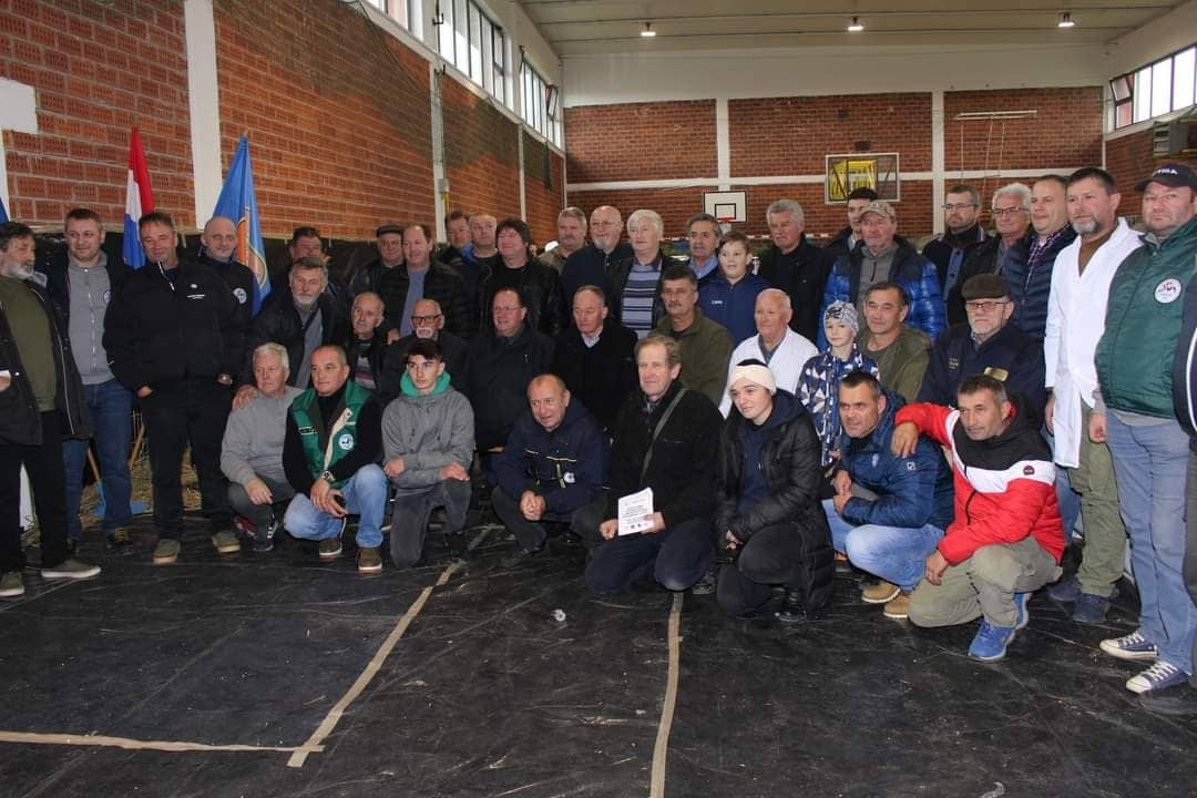 DONJA DUBRAVA Brojni posjetitelji razgledali rekordan broj eksponata na Državnoj izložbi malih životinja DONJA DUBRAVA Brojni posjetitelji razgledali rekordan broj eksponata na Državnoj izložbi malih životinja