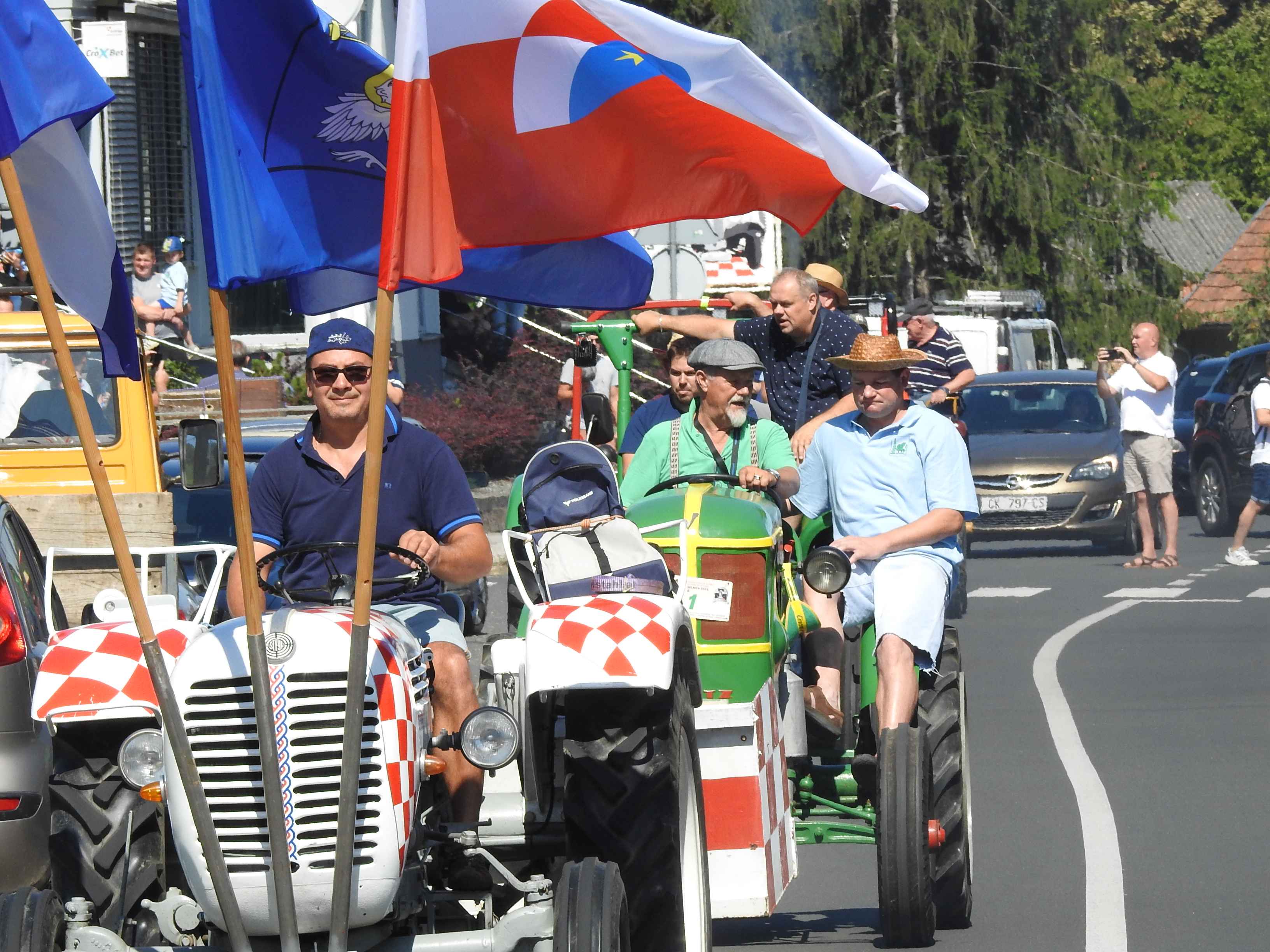 SELNICA Pogledajte kako je bilo na 17. susretu starih traktora