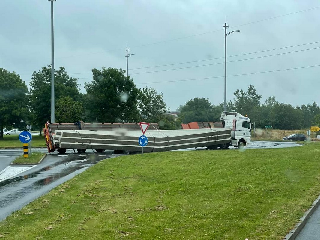 Prevrnuo se tegljač Prevrnuo se tegljač