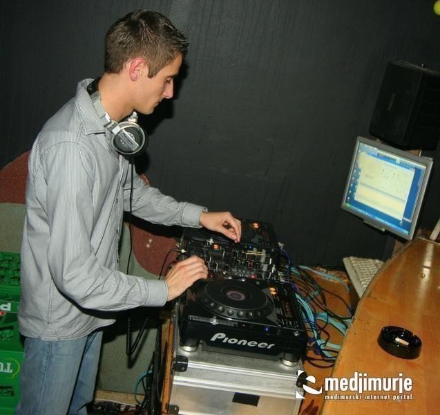 slika0006 Arcus (Subota, 21.4.2012) slika0006 Arcus (Subota, 21.4.2012)