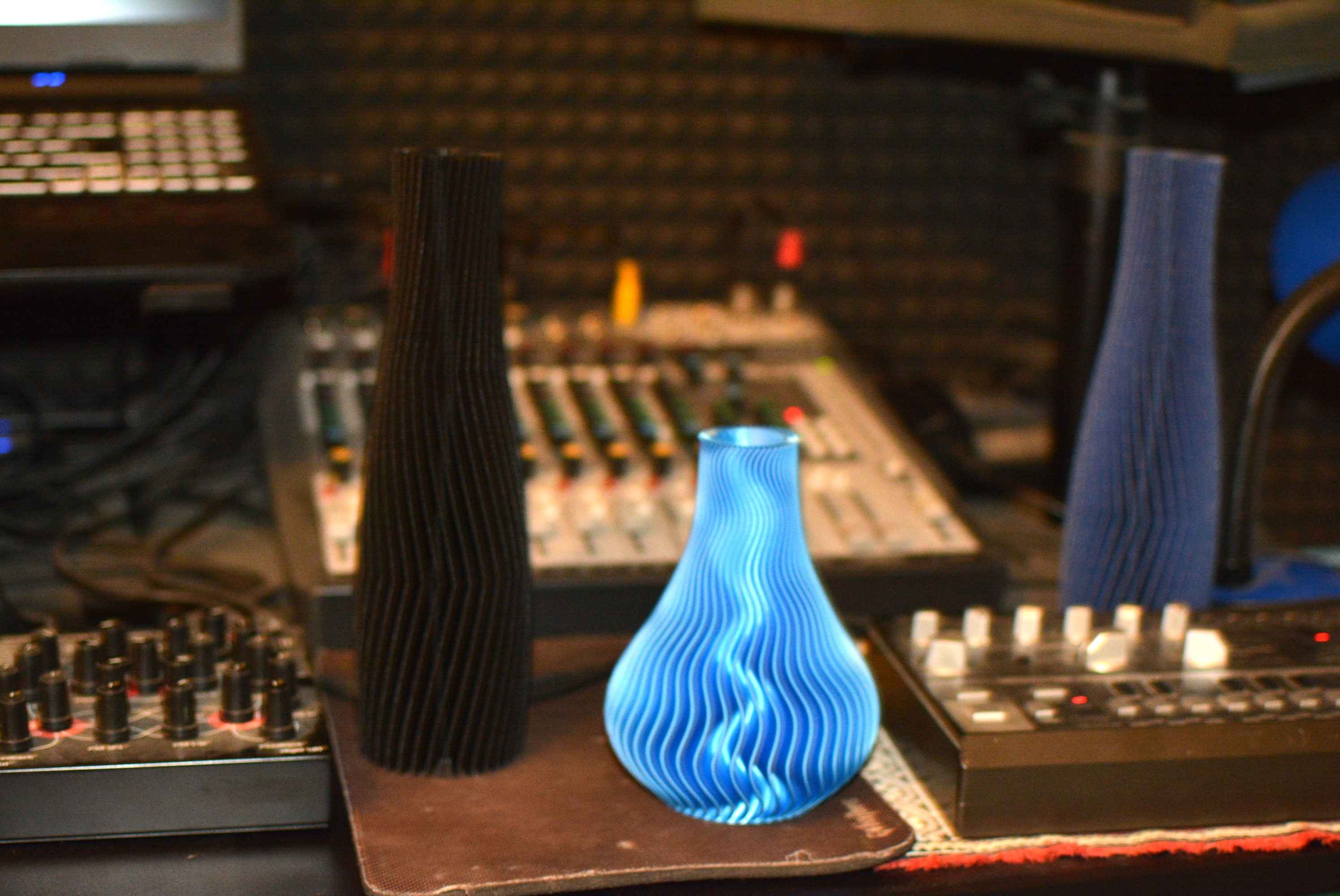 INOVATIVNI MAJSTOR Aleksandar Polanec (34) iz Selnice mixa glazbu od malena i 3D printa predivne spiralne vaze INOVATIVNI MAJSTOR Aleksandar Polanec (34) iz Selnice mixa glazbu od malena i 3D printa predivne spiralne vaze