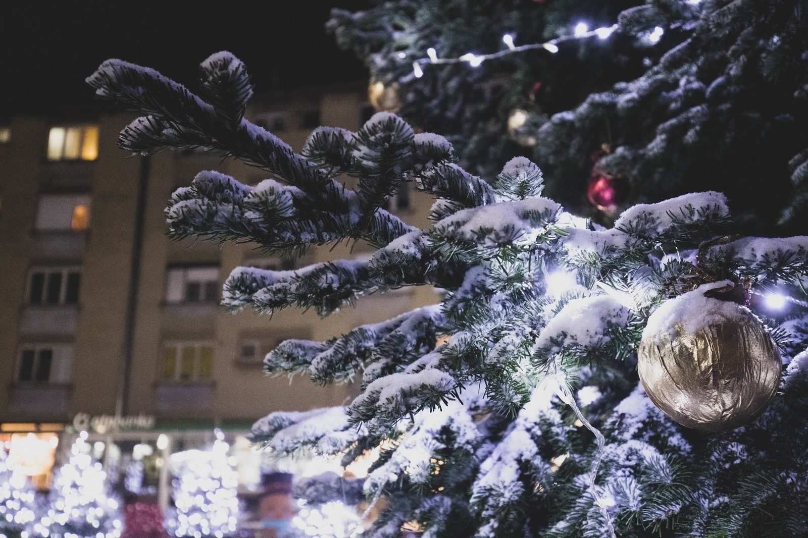 Mališani uživali u sanjkanju, snježna dekoracija centru Čakovca dala posebnu čar