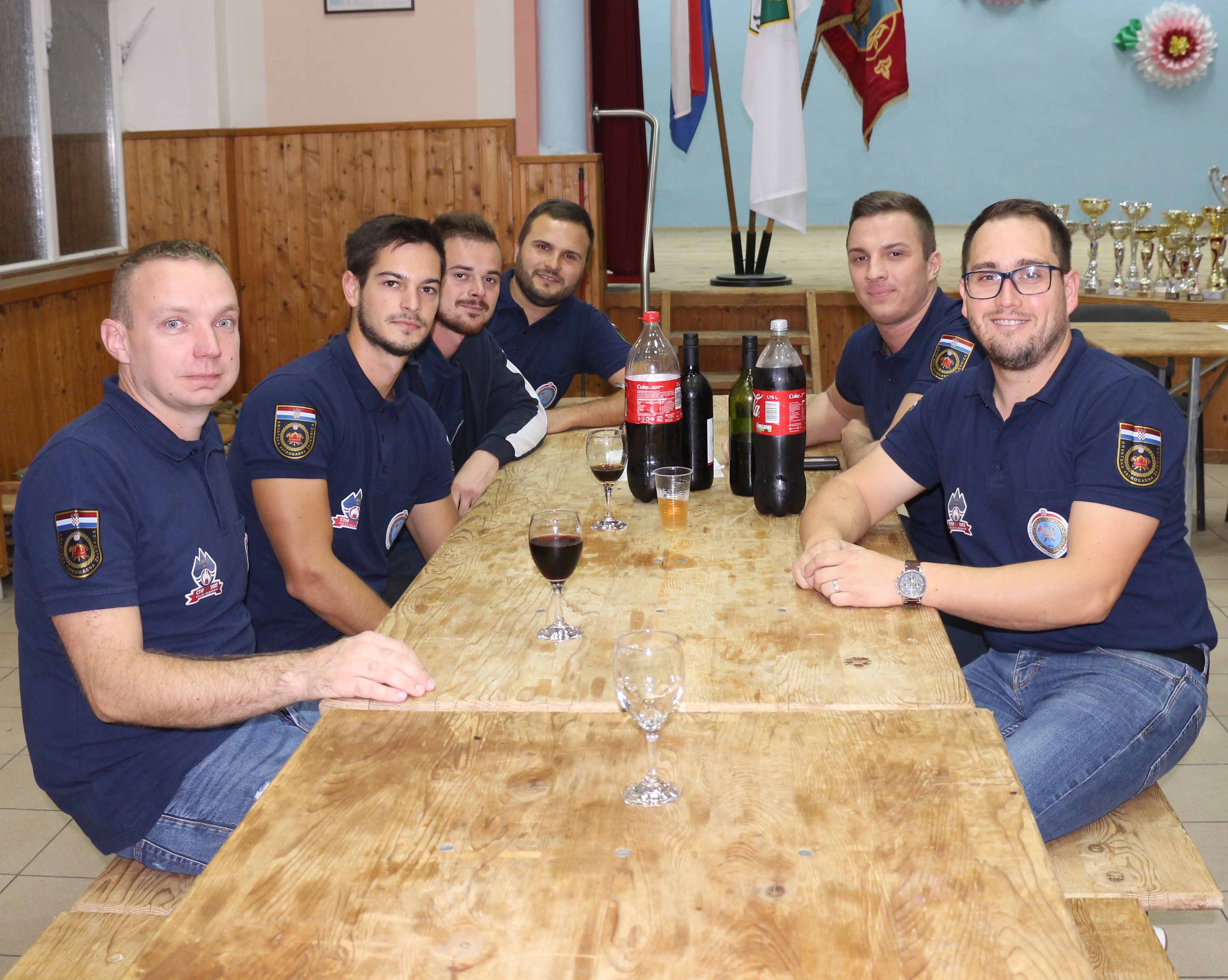 DVD PALINOVEC Povodom fantastične natjecateljske godine organizirali završno druženje