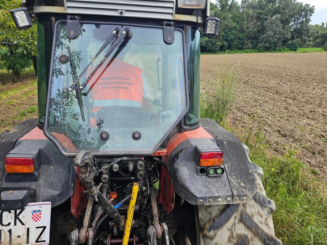 FOTO Napravljen je obilazak cijelog nasipa i dalje nema opasnosti za Goričan FOTO Napravljen je obilazak cijelog nasipa i dalje nema opasnosti za Goričan