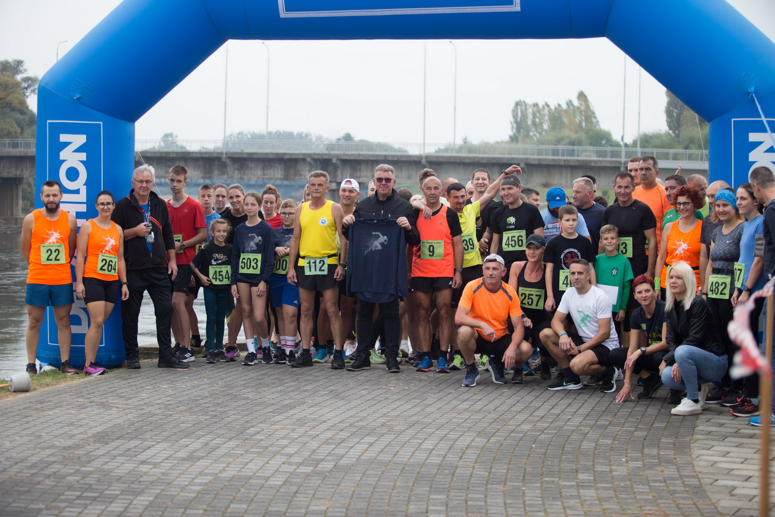 ZAVRŠENA LIGA RUDAR Ukupni pobjednici Dubravka Horvat, Nada Siladi, Marko Podvez i Darko Balić ZAVRŠENA LIGA RUDAR Ukupni pobjednici Dubravka Horvat, Nada Siladi, Marko Podvez i Darko Balić