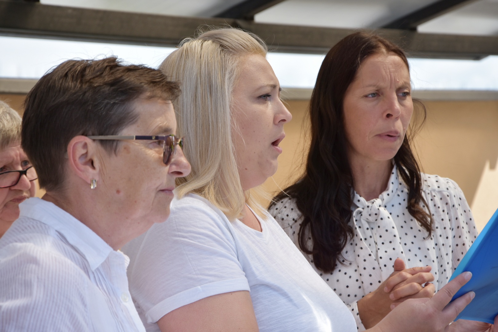 Sveta potvrda u Orehovici: Krizmanicima sakrament podijelio biskup u miru mons. Josip Mrzljak Sveta potvrda u Orehovici: Krizmanicima sakrament podijelio biskup u miru mons. Josip Mrzljak