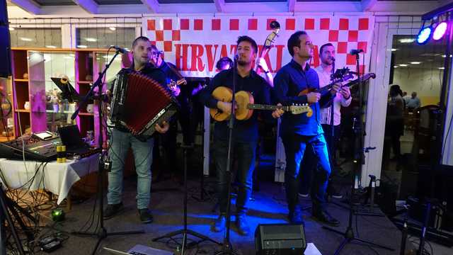 FOTO Župan Matija Posavec na Hrvatskom balu u Lendavi pružio potporu HKD-u Pomurje