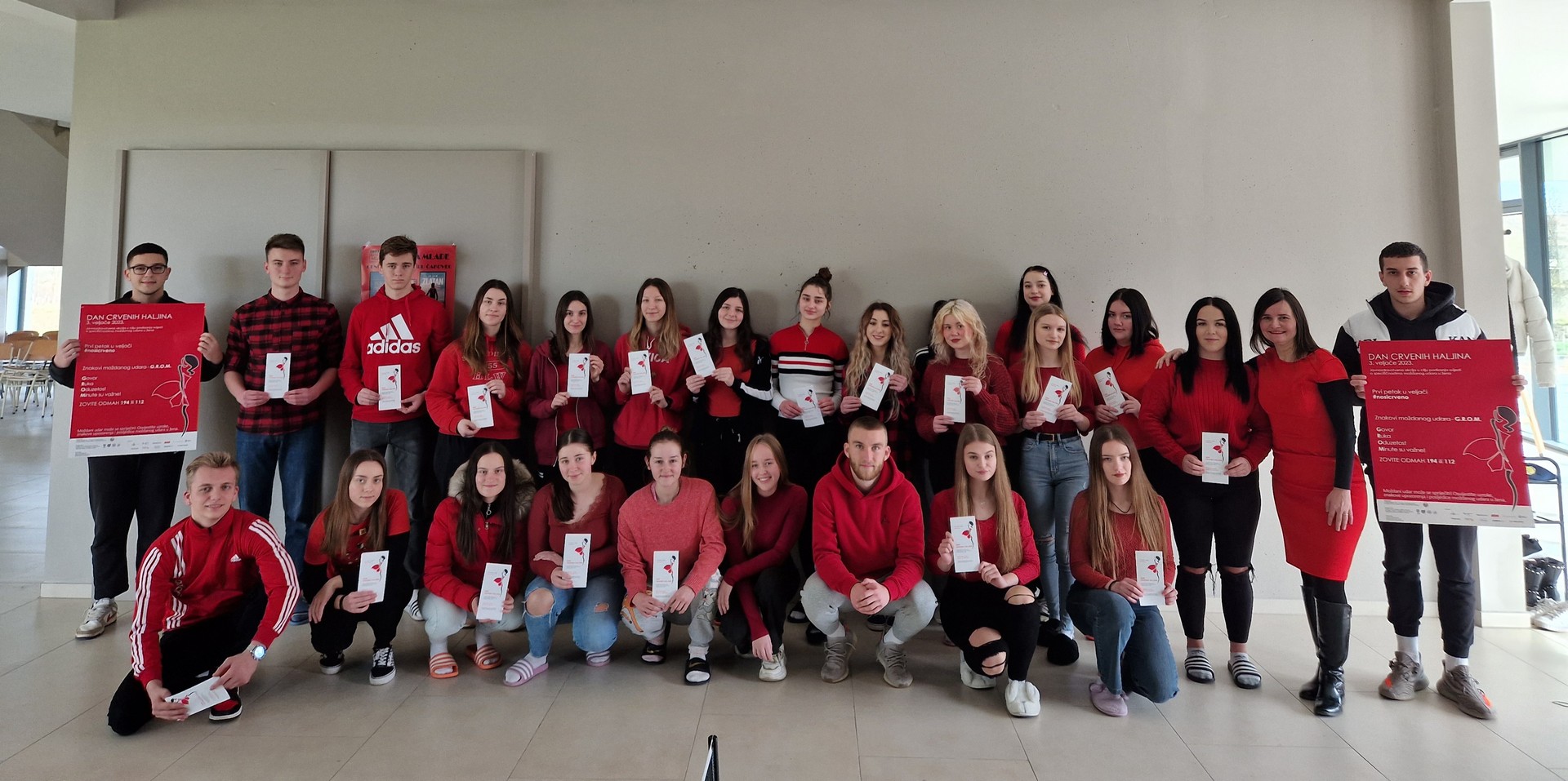 SREDNJA ŠKOLA ČAKOVEC Buduće medicinske sestre i tehničari obilježili Dan crvenih haljina