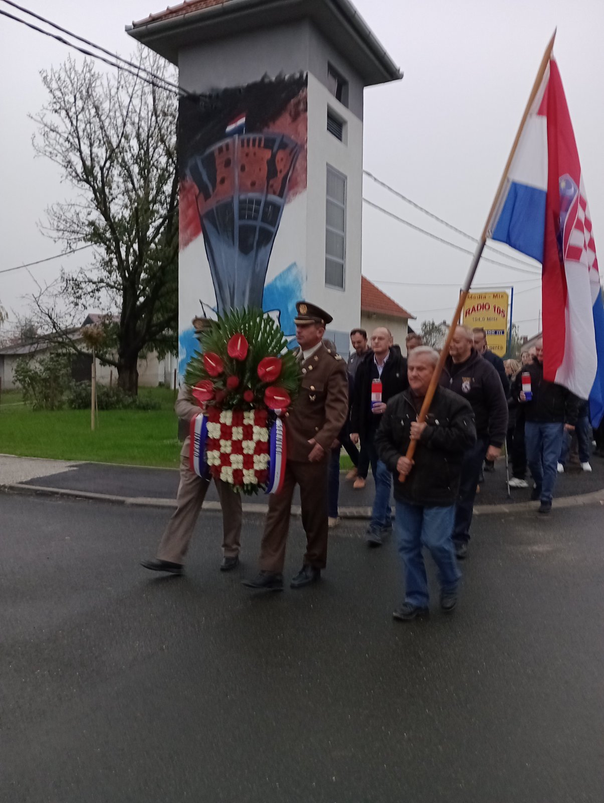 FOTO U Selnici odana počast poginulim hrvatskim braniteljima