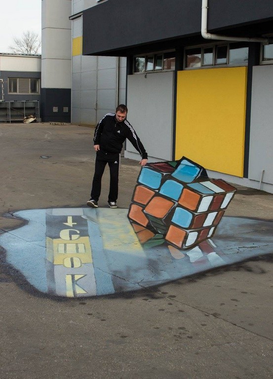 UMJETNIK DANIJEL DRVENKAR Iz perspektive kista i pod oblacima boja