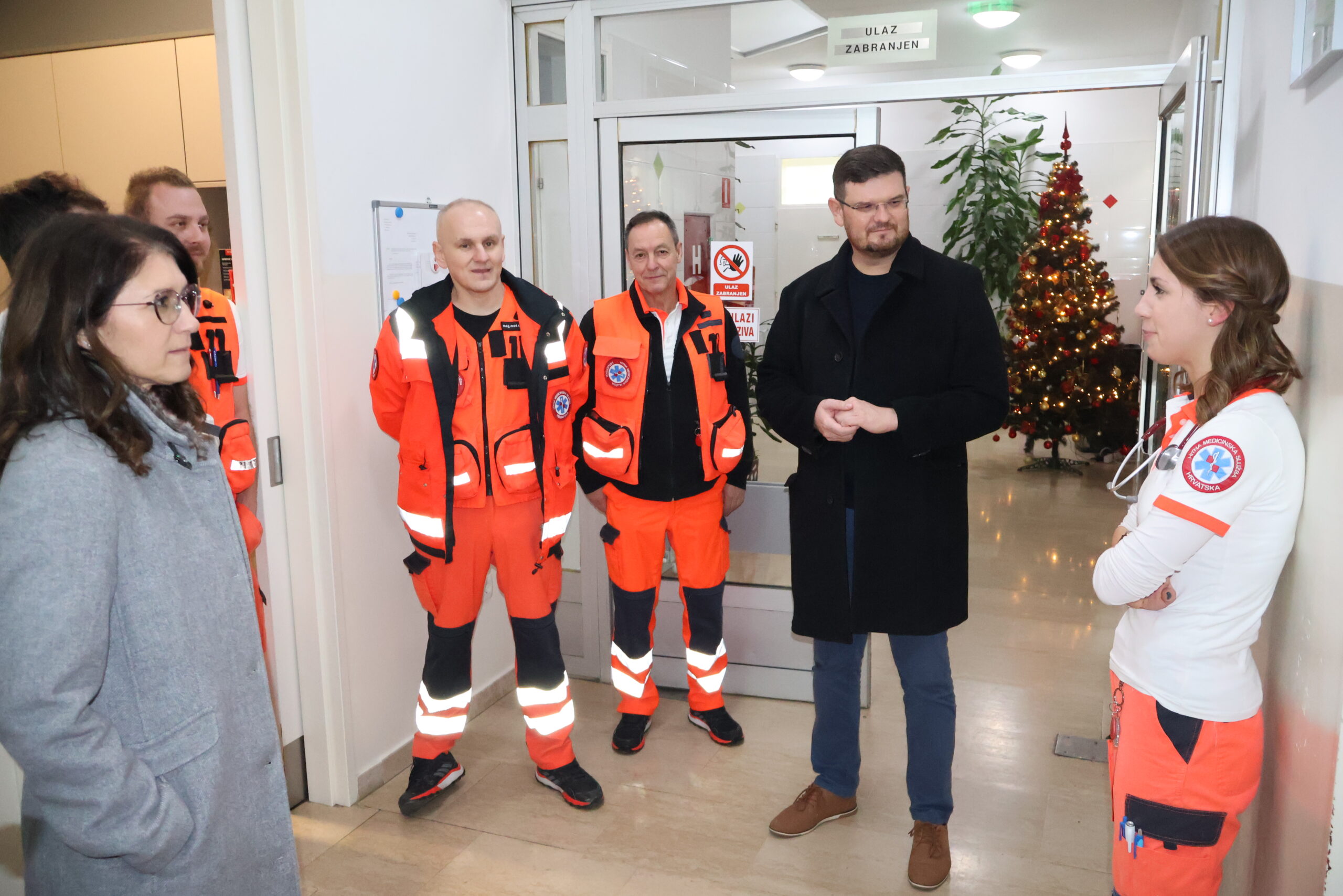 Gradonačelnica Cividini i župan Posavec obišli dežurne službe u novogodišnjoj noći