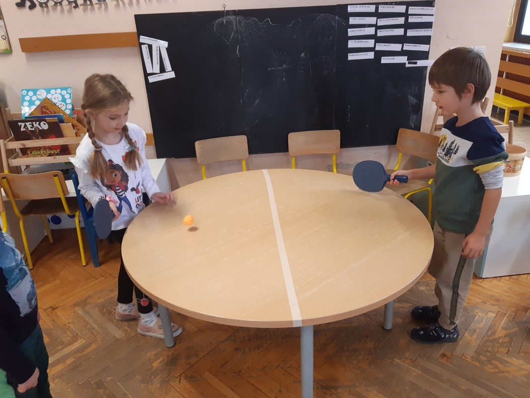 MALI VRTIĆARCI Mališani iz vrtića Krijesnice uživaju u kreativnoj igri i aktivnosti MALI VRTIĆARCI Mališani iz vrtića Krijesnice uživaju u kreativnoj igri i aktivnosti