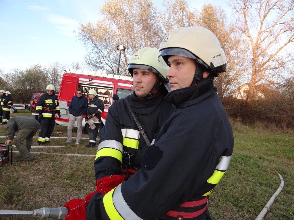 Vatrogasna vježba na obali Mičigen jezera
