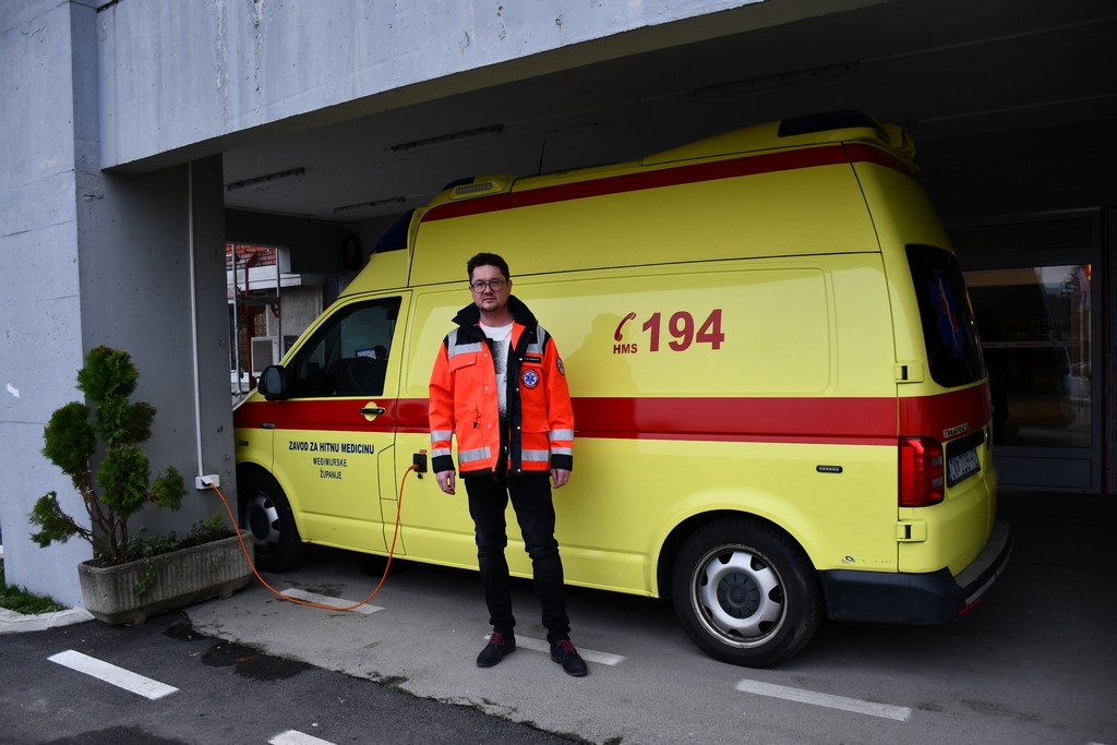 SPECIJALIZANT DR. MADŽAR Želja mi je položiti specijalistički ispit i vratiti se u svoj Zavod SPECIJALIZANT DR. MADŽAR Želja mi je položiti specijalistički ispit i vratiti se u svoj Zavod