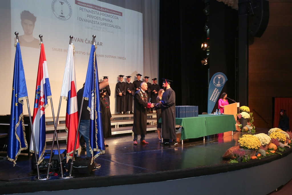 FOTO Međimursko veleučilište promoviralo 124 prvostupnika i magistra