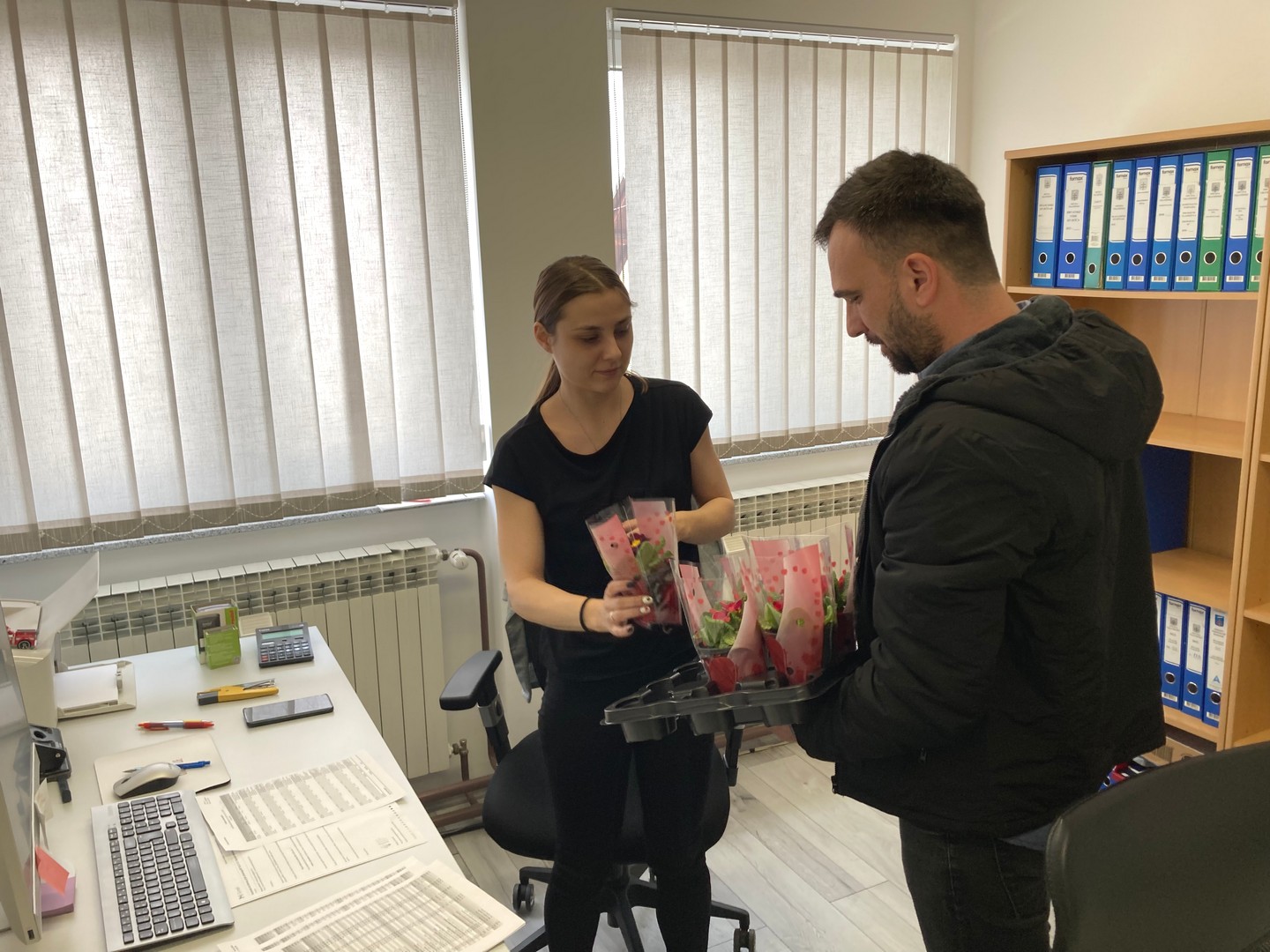 Načelnik Vratišinca Mihael Grbavec mještanke iznenadio jaglacima povodom Dana žena