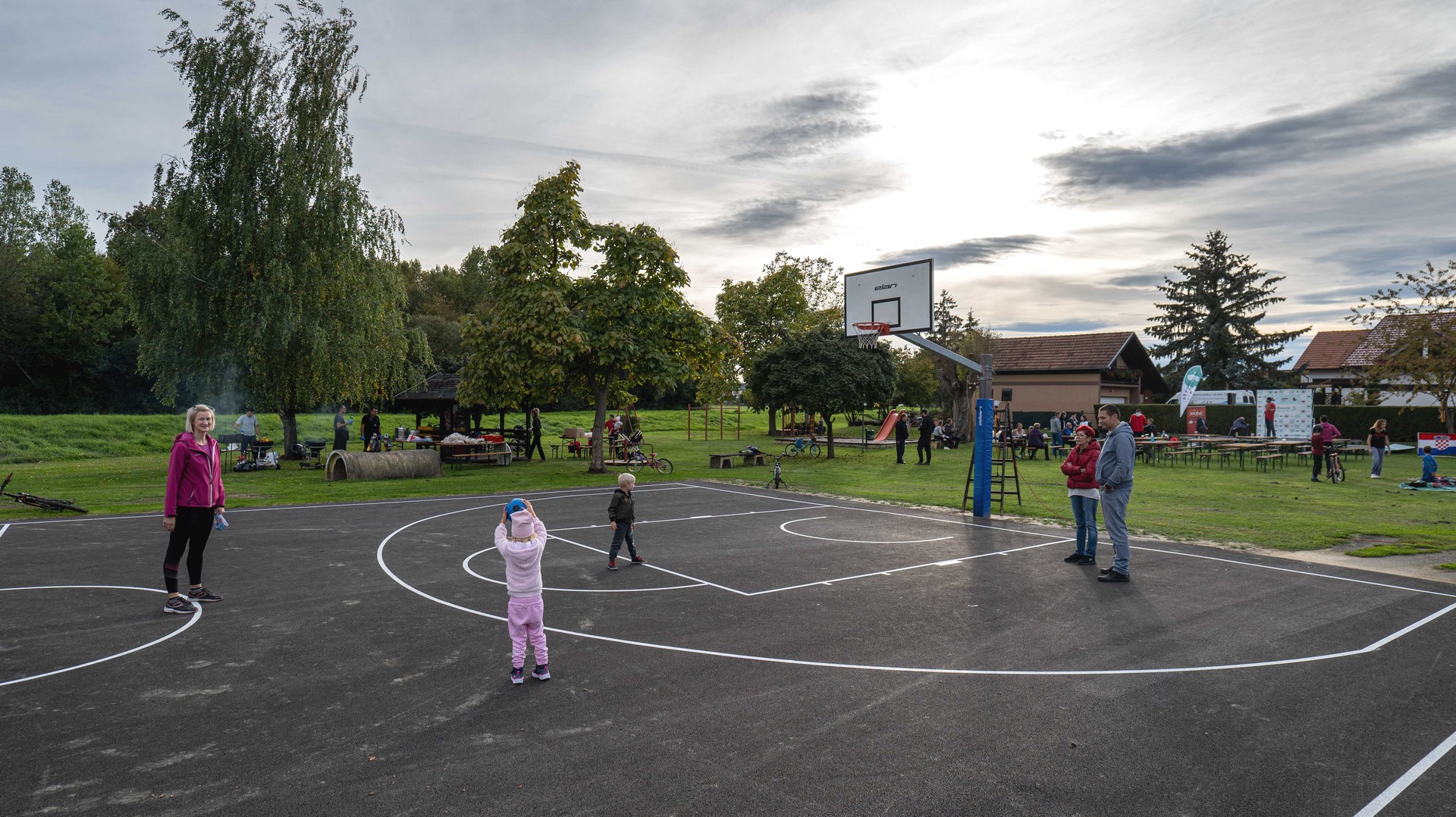 Župan Posavec i načelnik Meglić svečano otvorili obnovljeno košarkaško igralište u Šenkovcu Župan Posavec i načelnik Meglić svečano otvorili obnovljeno košarkaško igralište u Šenkovcu