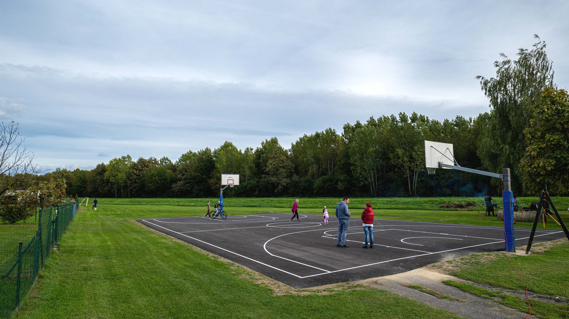 Župan Posavec i načelnik Meglić svečano otvorili obnovljeno košarkaško igralište u Šenkovcu Župan Posavec i načelnik Meglić svečano otvorili obnovljeno košarkaško igralište u Šenkovcu