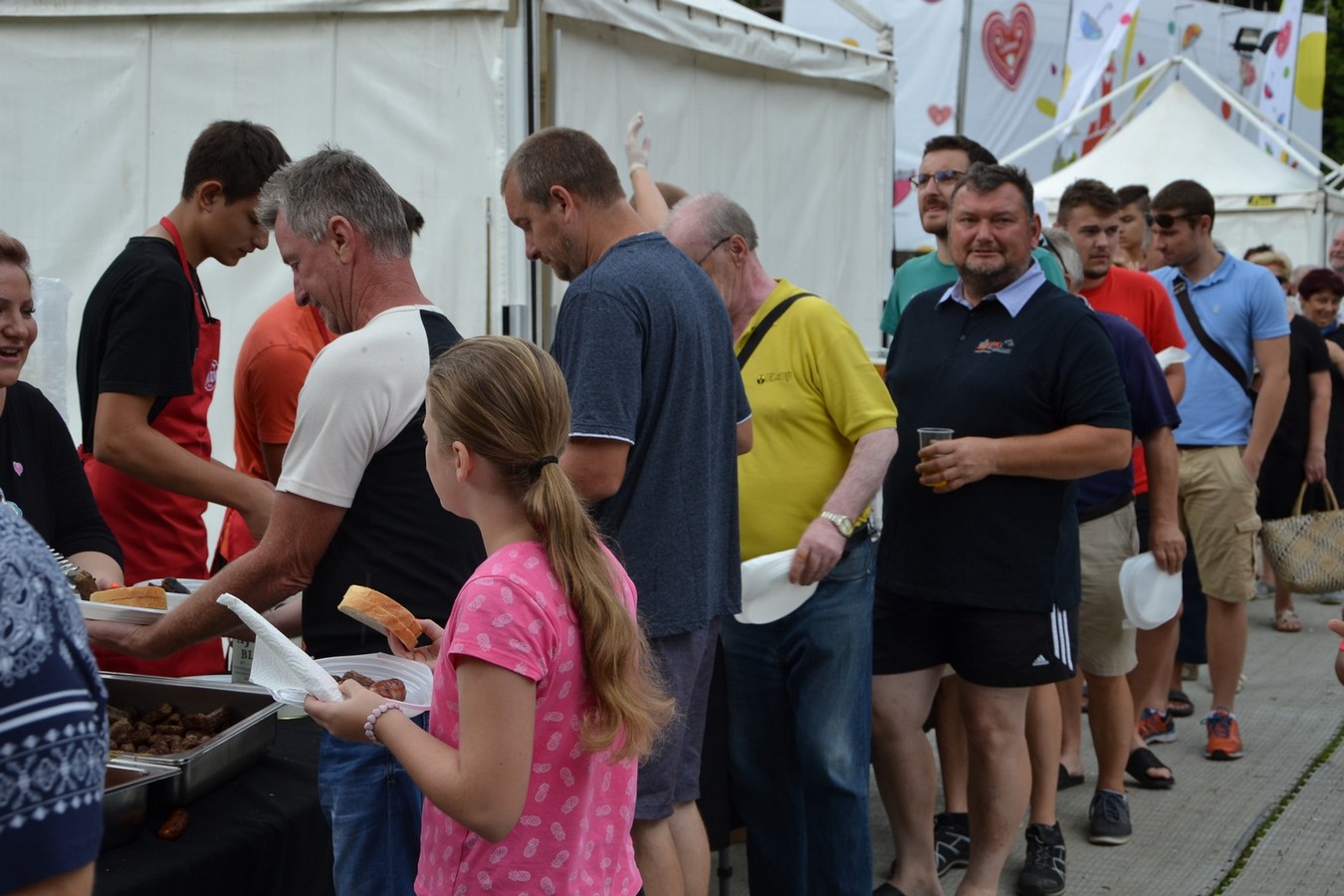 U jezeru Staroga Grada posjetitelji uživali u besplatnom ručku