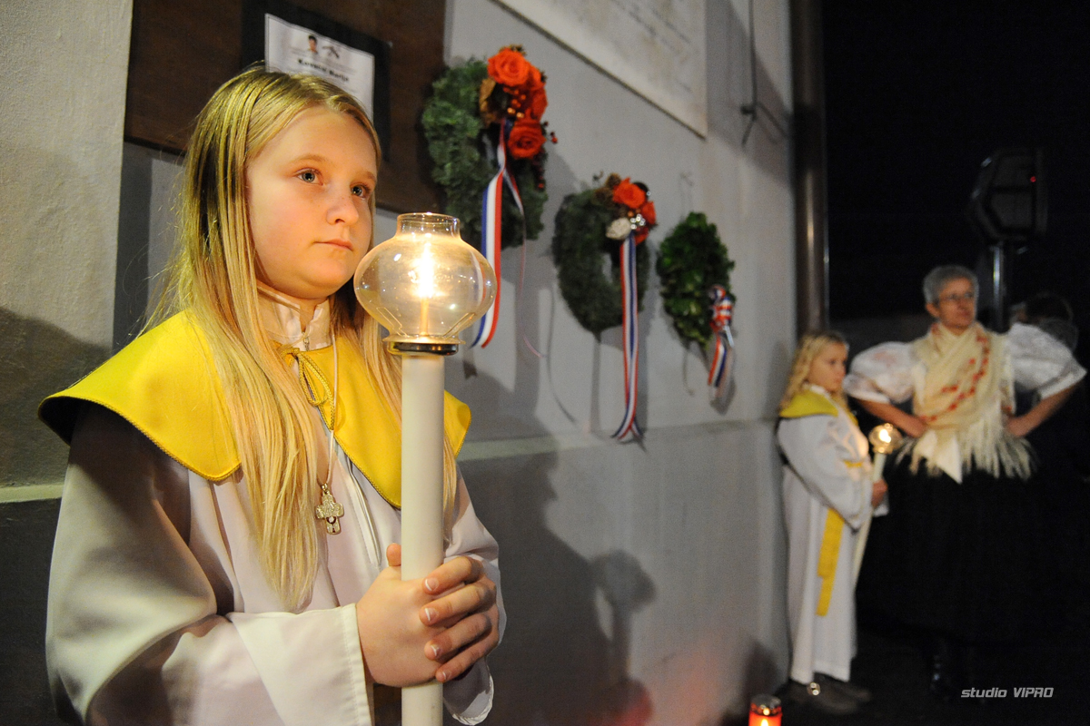 266810760dsc3694436392