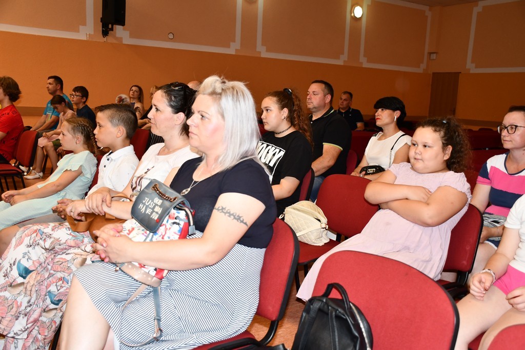 PRIJEM UČENIKA Učenici Osnovne škole Belica, sudionici županijskih i državnih natjecanja, na prijemu kod načelnika Taradija PRIJEM UČENIKA Učenici Osnovne škole Belica, sudionici županijskih i državnih natjecanja, na prijemu kod načelnika Taradija