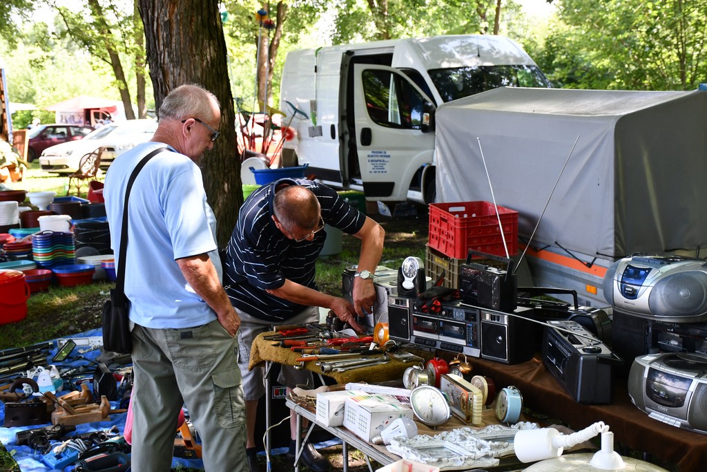 SAJAM U ČAKOVCU Sajam je preplavilo obilje svježeg voća i povrća