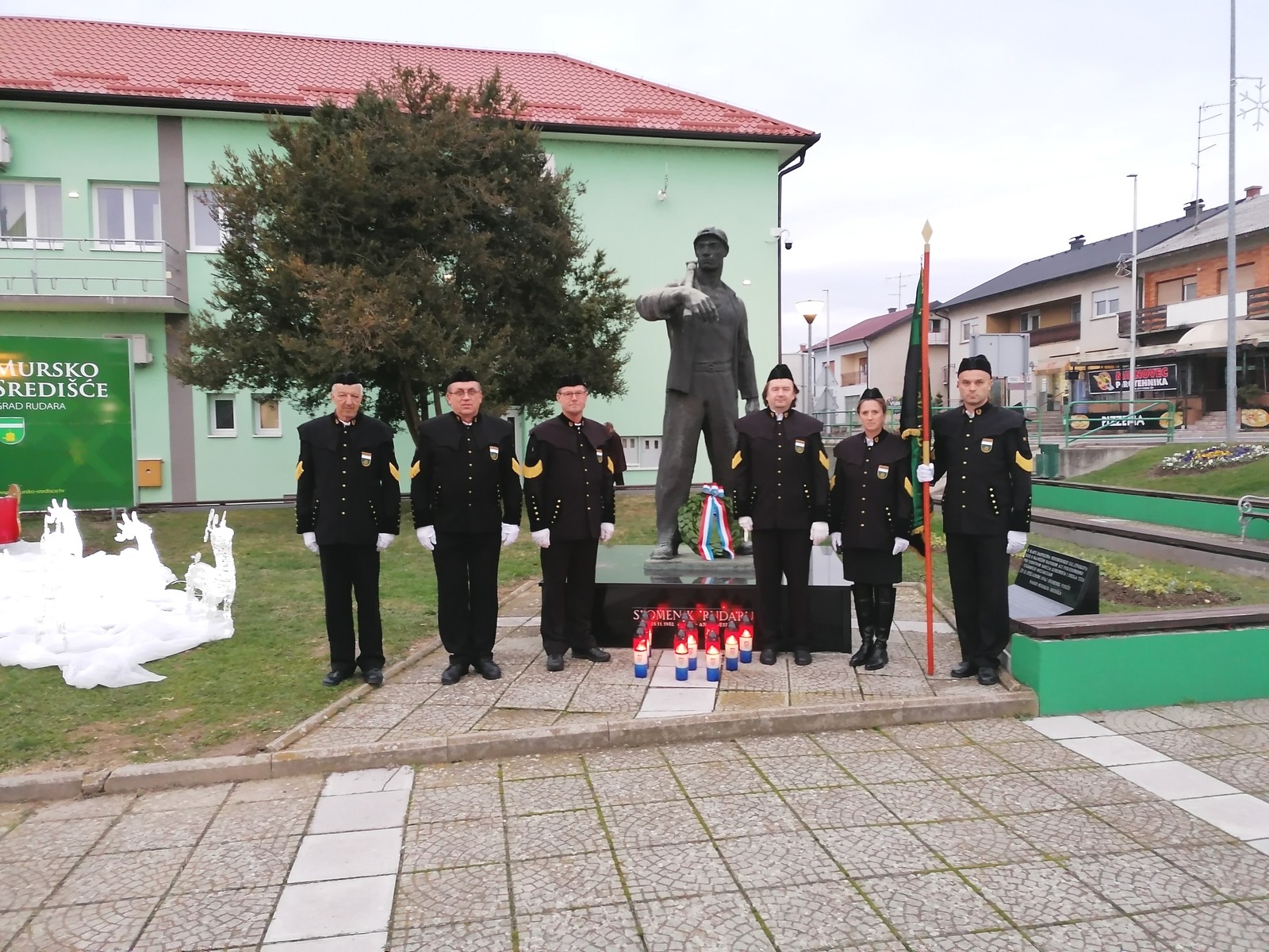 Susret s rudarima: Položen vijenac i zapaljene svijeće za sve poginule i preminule rudare