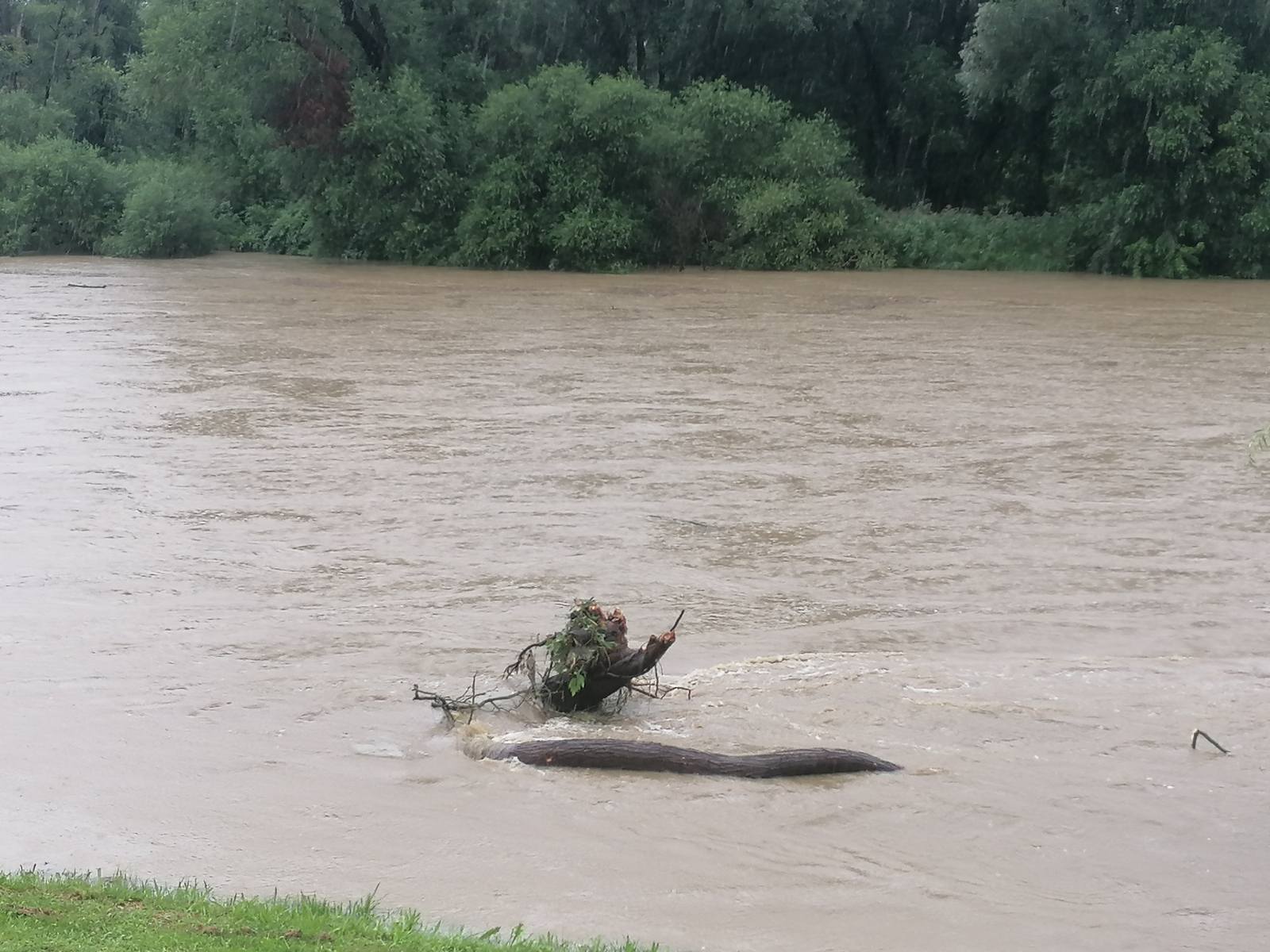 FOTO I VIDEO Radi se punom parom: U Murskom Središću pripremaju se za vodeni val