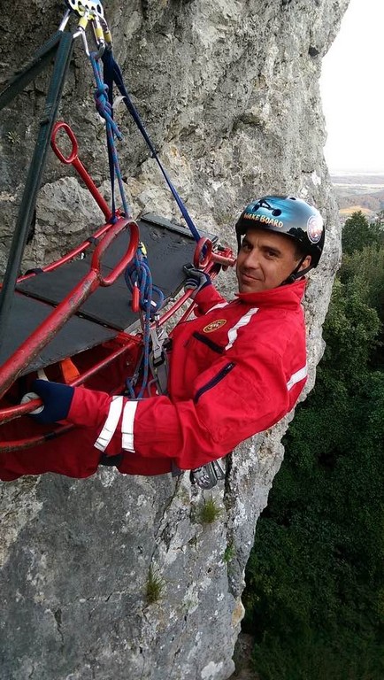 DANIEL VINKO Profesionalni vozač/medicinski tehničar uspješno upravlja sanitetskim prijevozom Međimurja DANIEL VINKO Profesionalni vozač/medicinski tehničar uspješno upravlja sanitetskim prijevozom Međimurja