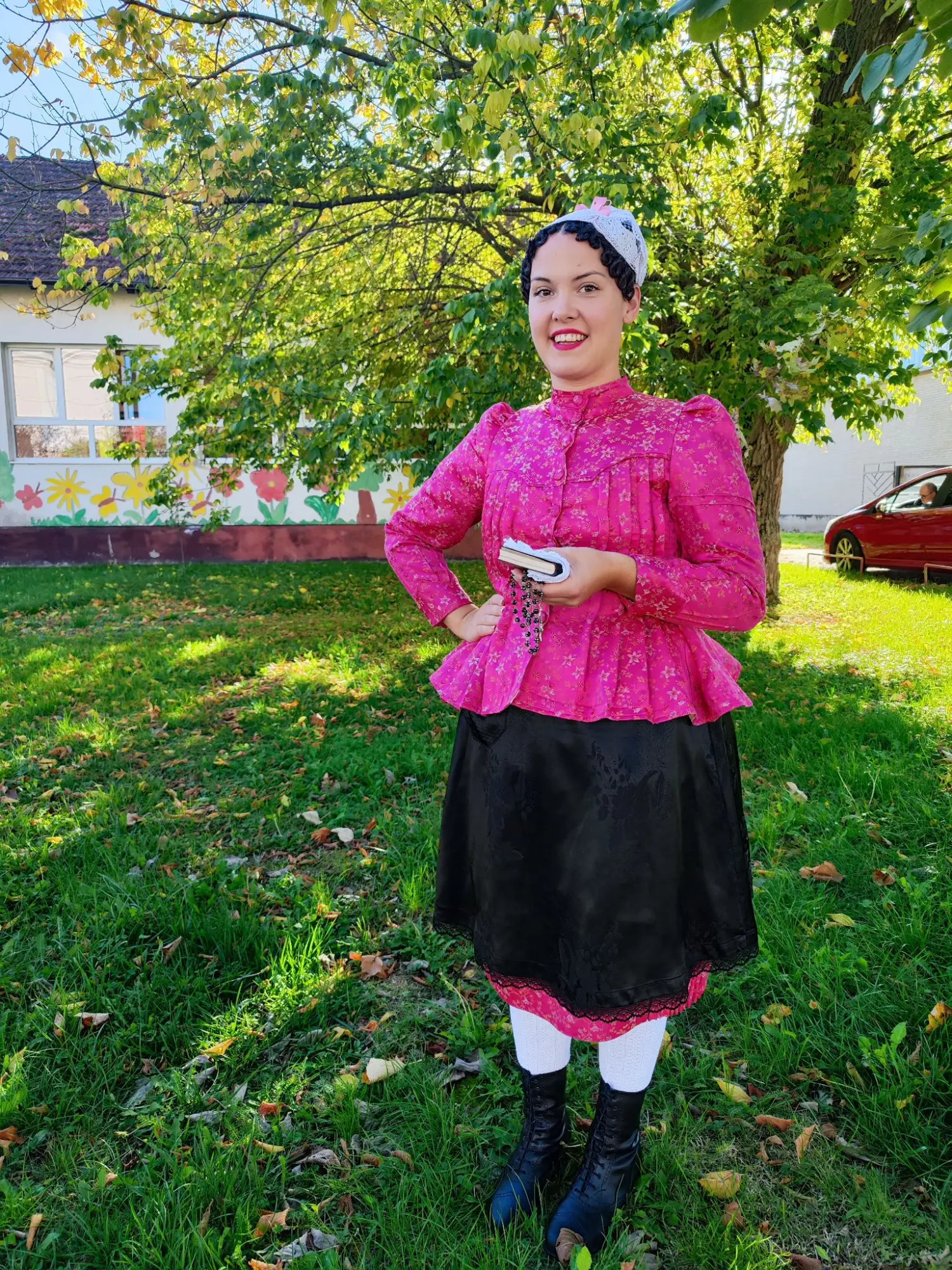 Ena Bedić, narodna nošnja Ena Bedić, narodna nošnja