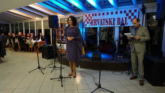 FOTO Župan Matija Posavec na Hrvatskom balu u Lendavi pružio potporu HKD-u Pomurje