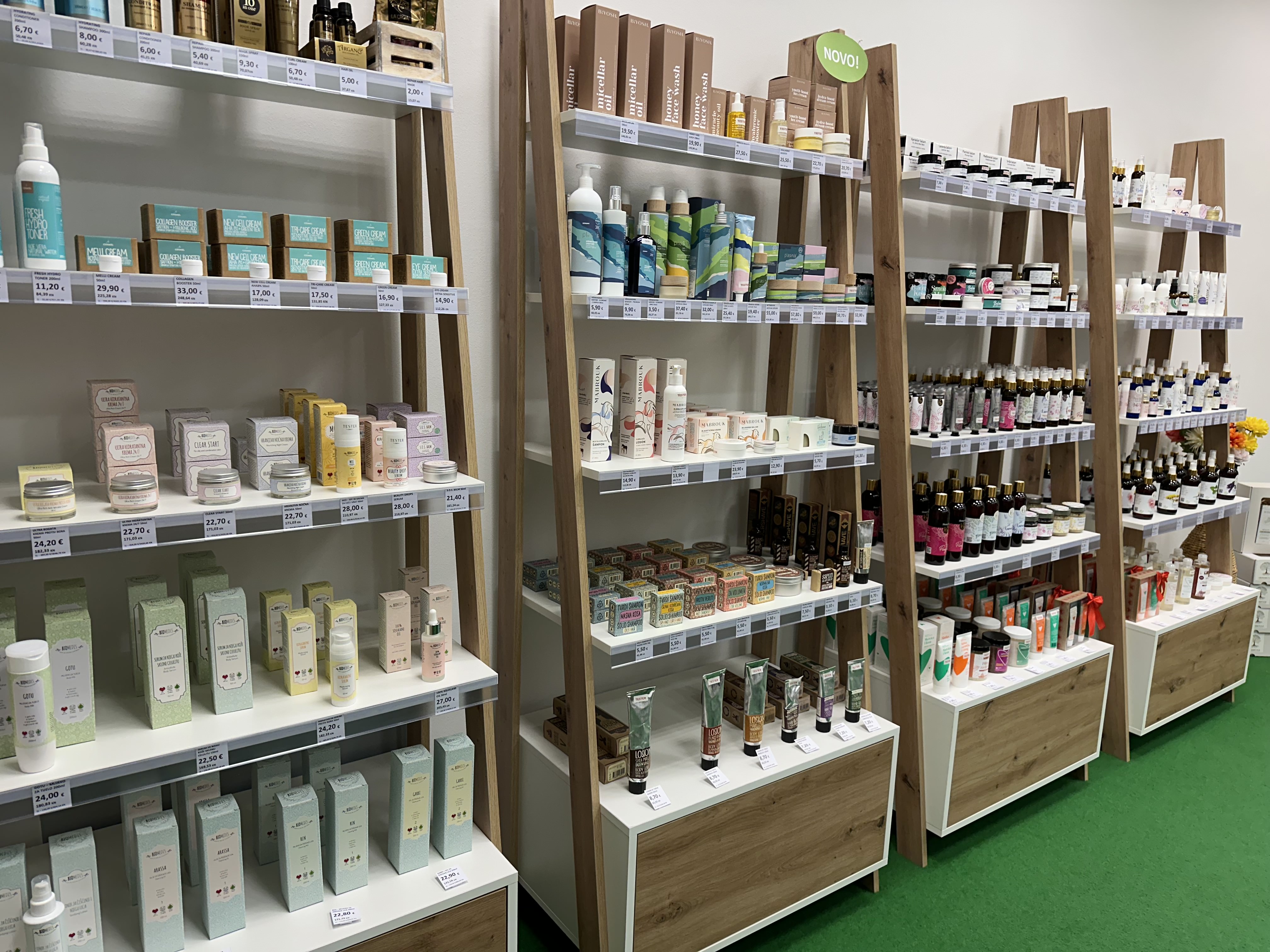 crosmetica božić 2023