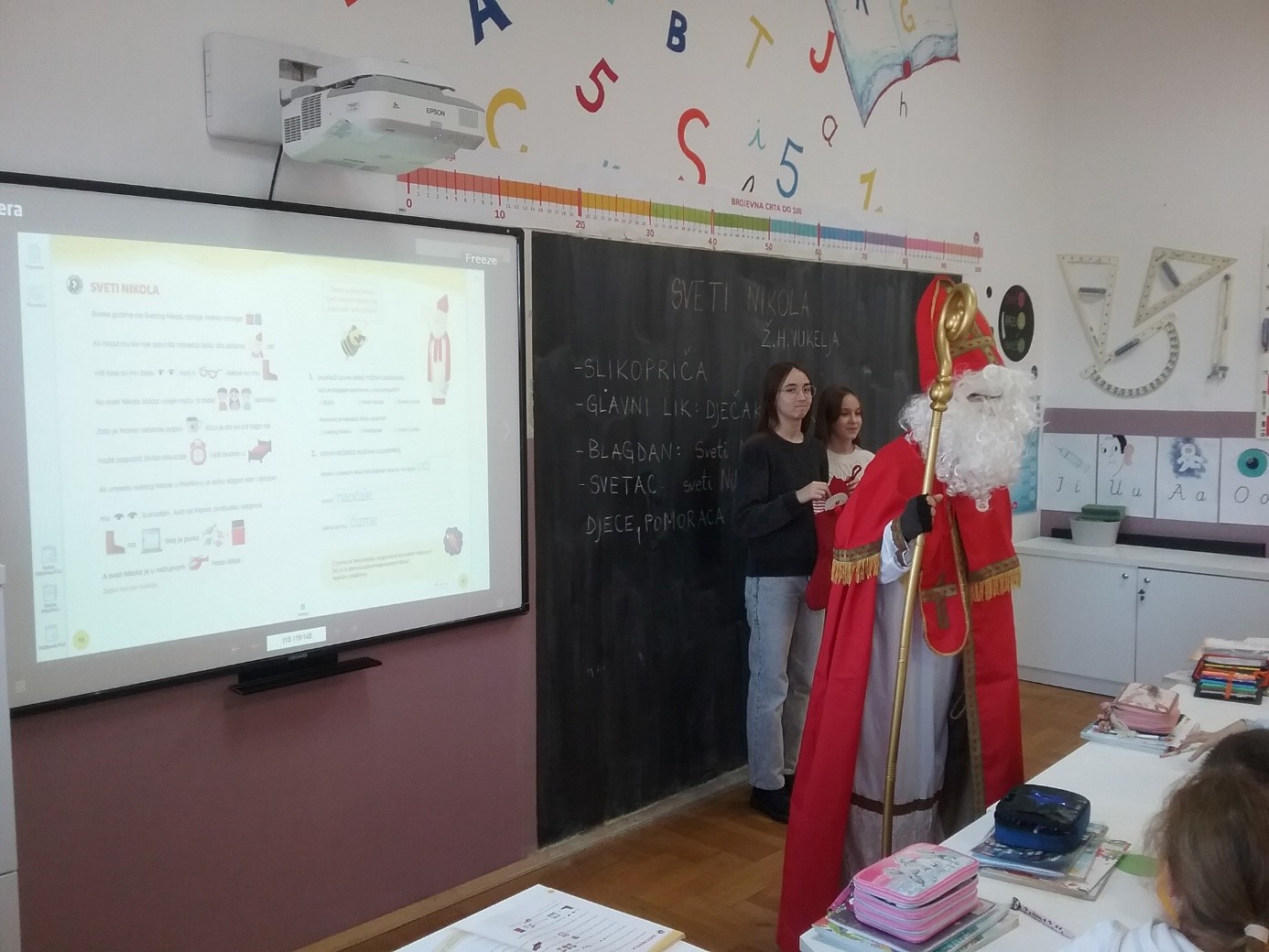 I. OŠ ČAKOVEC Sveti Nikola darovima razveselio učenike