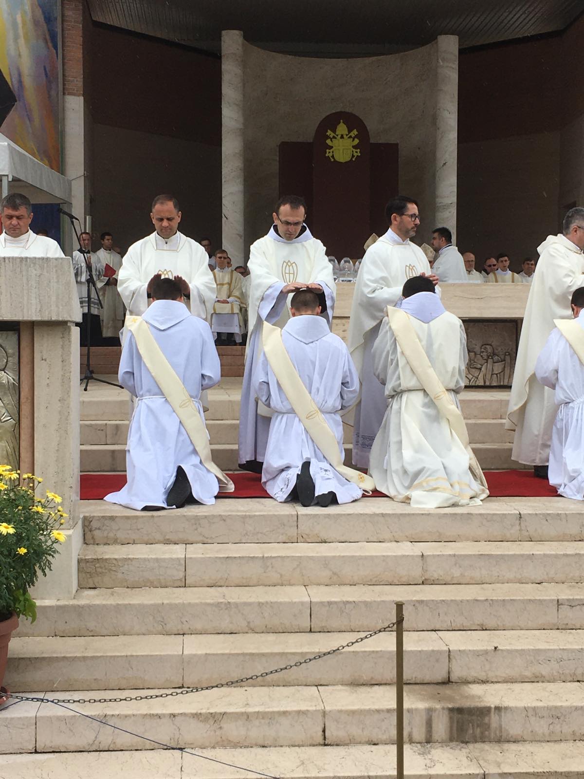 PONOS OBITELJI SEDLAR Za svećenika franjevca zaređen je drugi sin, Fra David Sedlar