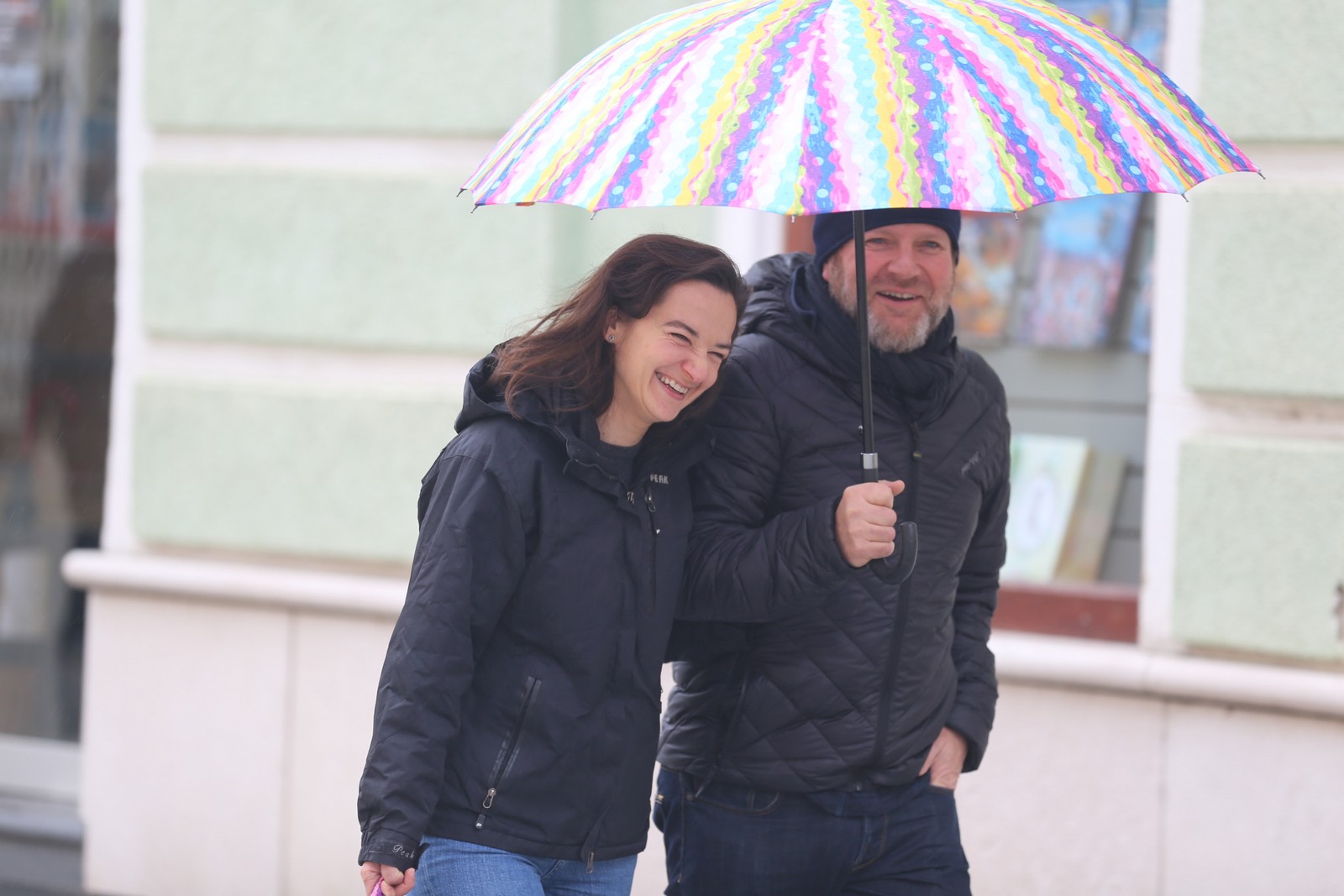 KLIKOM PO ČAKOVCU Oblačno i kišovito prijepodne nije spriječilo građane da dođu u centar grada KLIKOM PO ČAKOVCU Oblačno i kišovito prijepodne nije spriječilo građane da dođu u centar grada