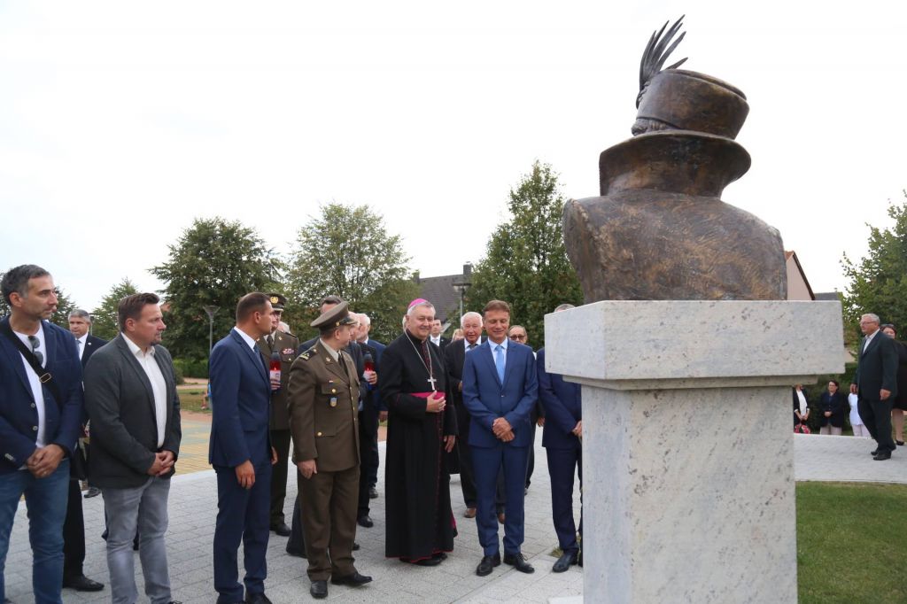 2144130810212942454693066210749