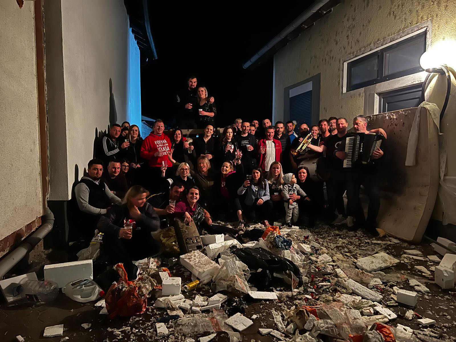 POTEPANJE ‘Nek se čuje, nek se zna da se žene se Lidija Čurin i Petar Slivar iz Podbresta!’