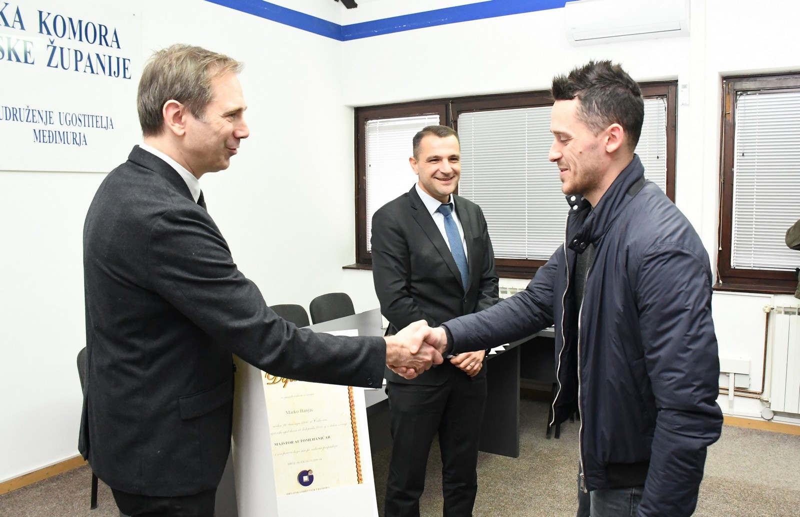 NAKON POLOŽENIH ISPITA U SVIBNJU I RUJNU 37 novopečenih majstora i majstorica dočekalo je svoja priznanja! NAKON POLOŽENIH ISPITA U SVIBNJU I RUJNU 37 novopečenih majstora i majstorica dočekalo je svoja priznanja!