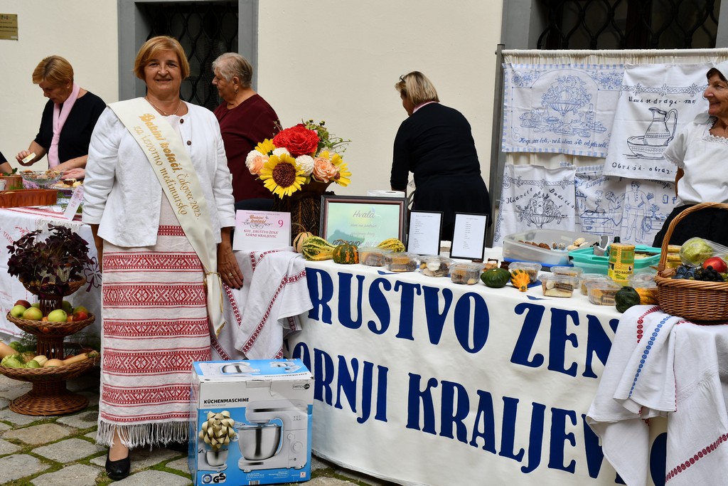 ‘BAKINI KOLAČI’ Najbolji kolač s jabukama pripremila je Natalija Munđar iz Križovca