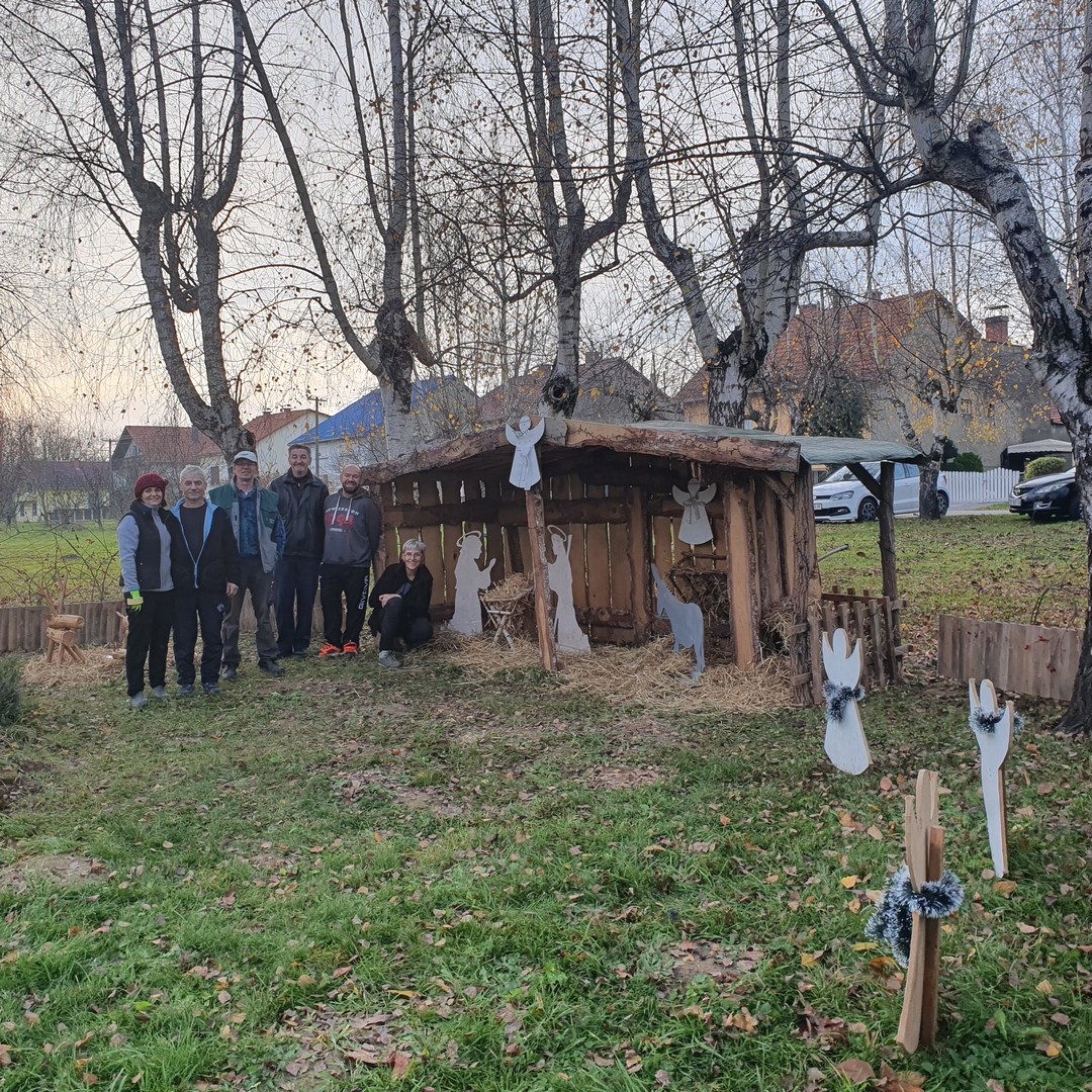 Vrijedni članovi KUD-a Mihovljan uredili prekrasne jaslice u svom mjestu