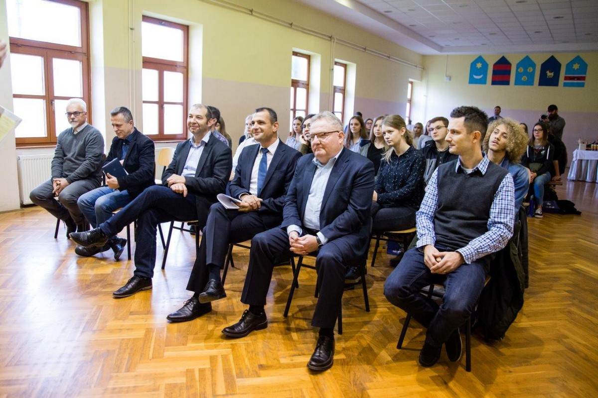 ŠKOLSKA GOVORNICA Trening iz govorničkih vještina za međimurske srednjoškolce u Tehničkoj školi Čakovec ŠKOLSKA GOVORNICA Trening iz govorničkih vještina za međimurske srednjoškolce u Tehničkoj školi Čakovec