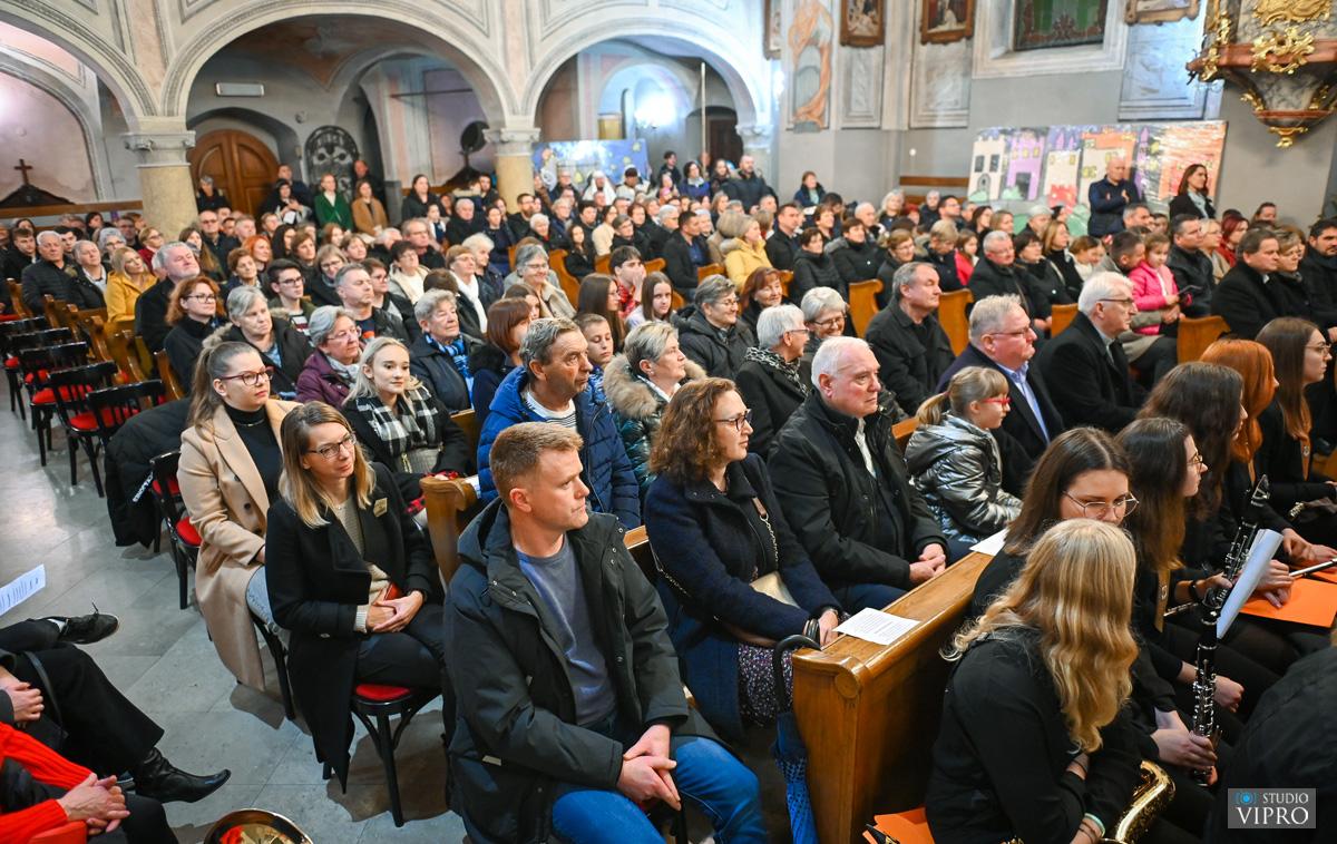 BILO JE PREDIVNO Za kraj Adventske čarolije održan koncert Puhačkog orkestra Grada Preloga