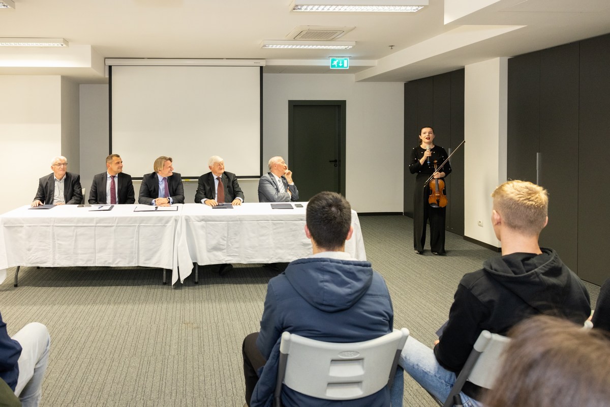 VRIJEDNI STUDENTI I u ovoj akademskoj godini Zaklada Mikec stipendira 47 uspješnih studenata