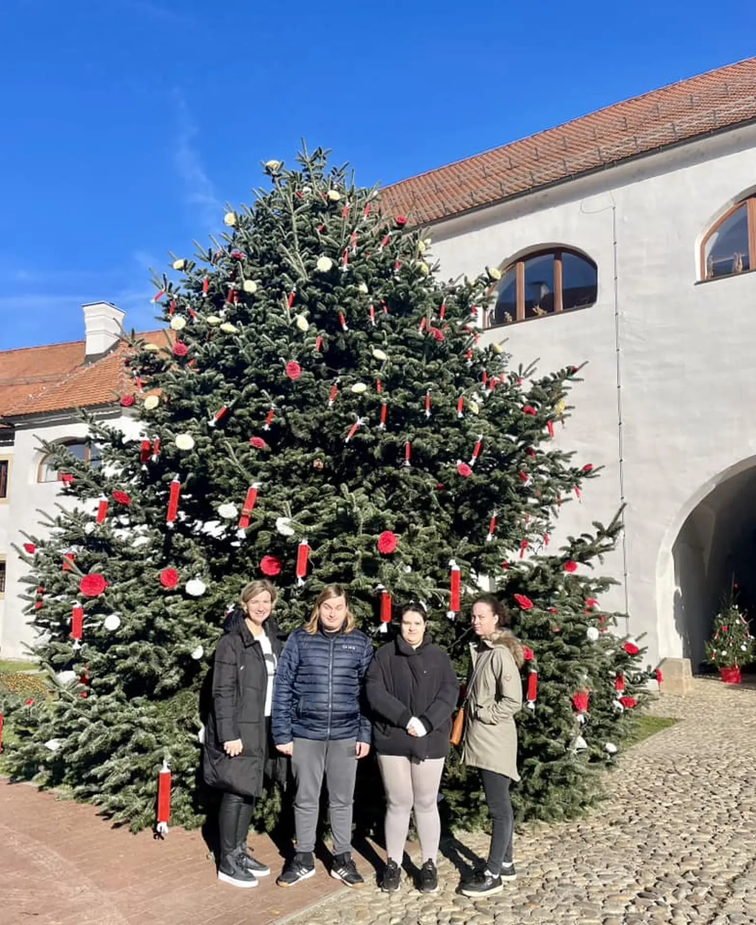 476462241_1588892115093583_94907135100463596_n