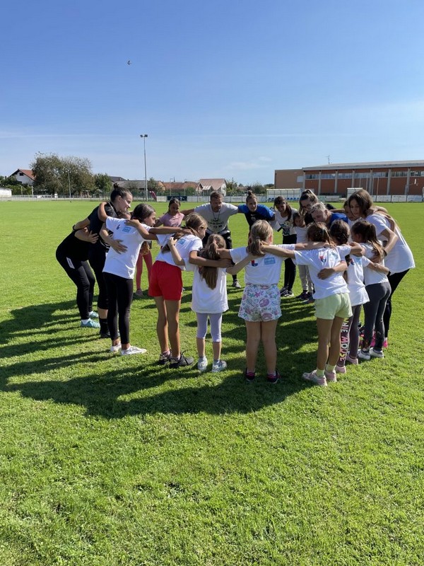 AKTIVNO LJETO Proveden Program uključivanja djevojčica u edukativno–rekreativne aktivnosti AKTIVNO LJETO Proveden Program uključivanja djevojčica u edukativno–rekreativne aktivnosti