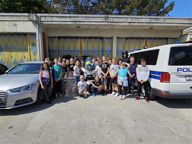 POSJETILI POLICAJCE Petaši Osnovne škole “Jože Horvata” Kotoriba posjetili Policijsku upravu međimursku