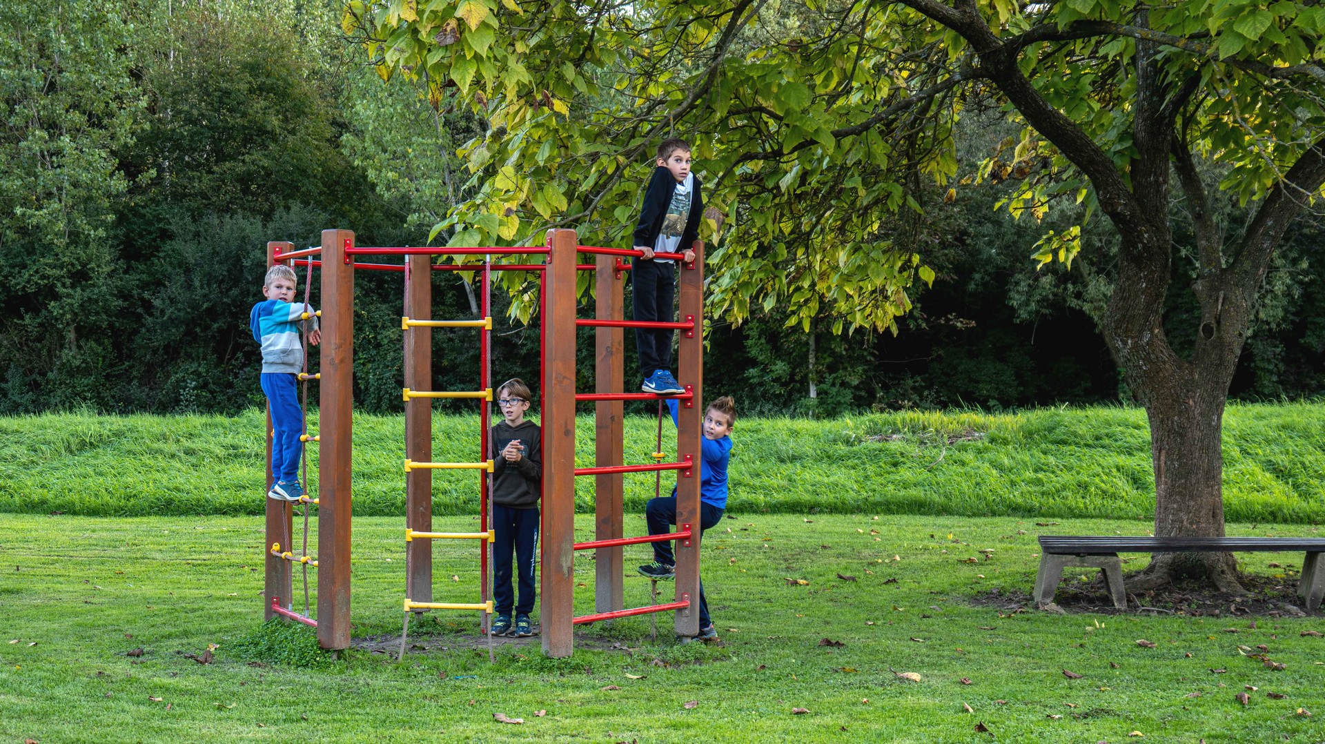 Župan Posavec i načelnik Meglić svečano otvorili obnovljeno košarkaško igralište u Šenkovcu Župan Posavec i načelnik Meglić svečano otvorili obnovljeno košarkaško igralište u Šenkovcu