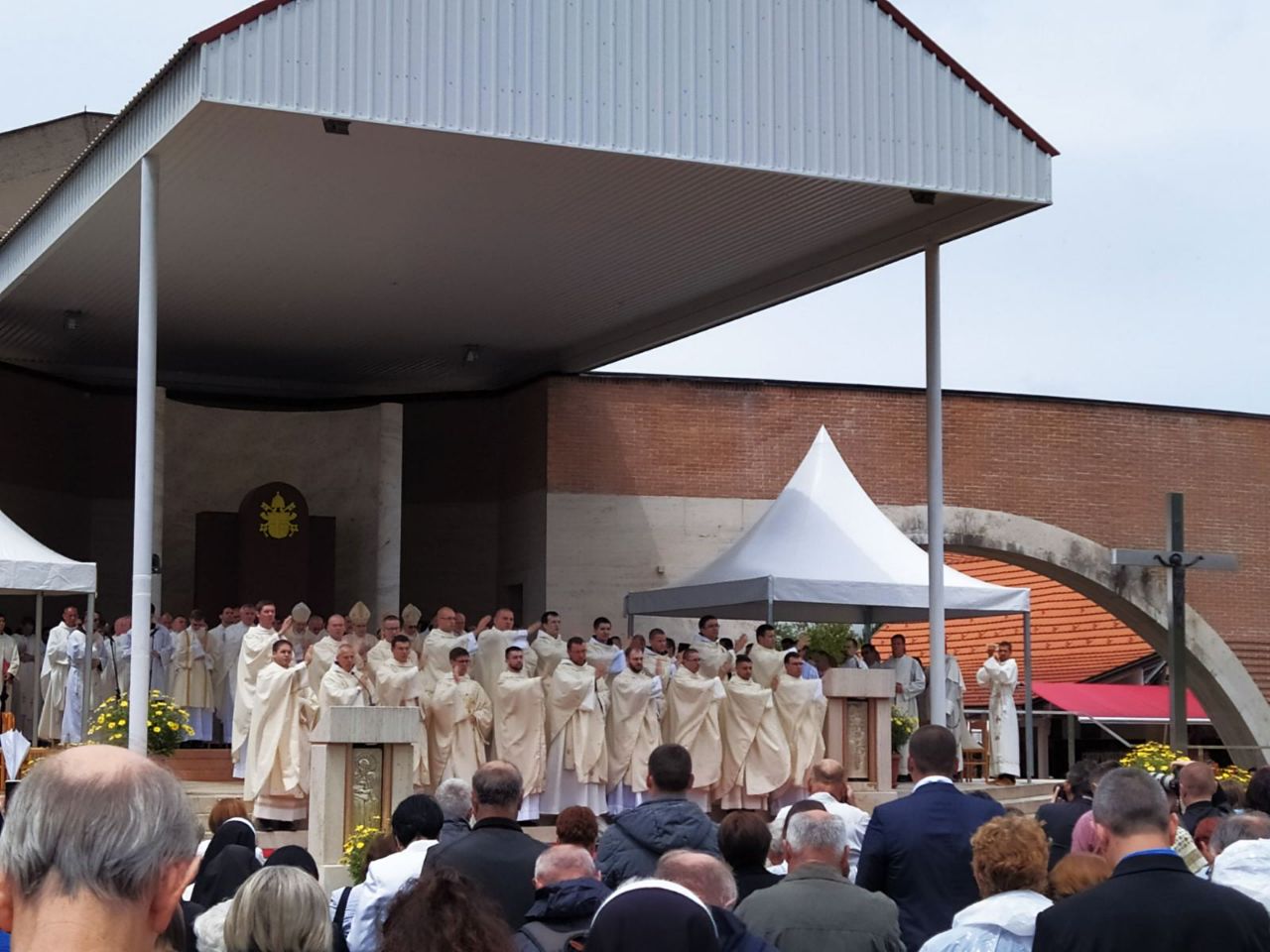 PONOS OBITELJI SEDLAR Za svećenika franjevca zaređen je drugi sin, Fra David Sedlar